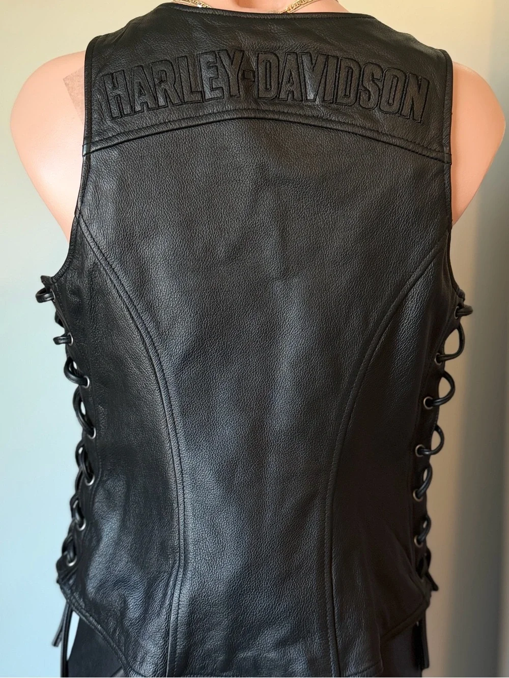 Harley-Davidson Women's Avenue Leather Vest with Side Lacing - size Medium - Picture 5 of 7